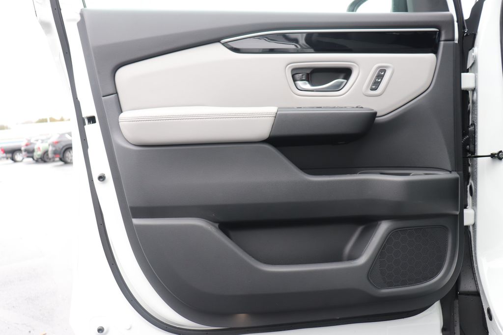 2025 Honda Pilot Touring photo 26