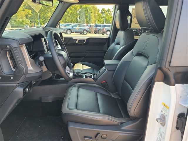 2025 Ford Bronco Outer Banks photo 13