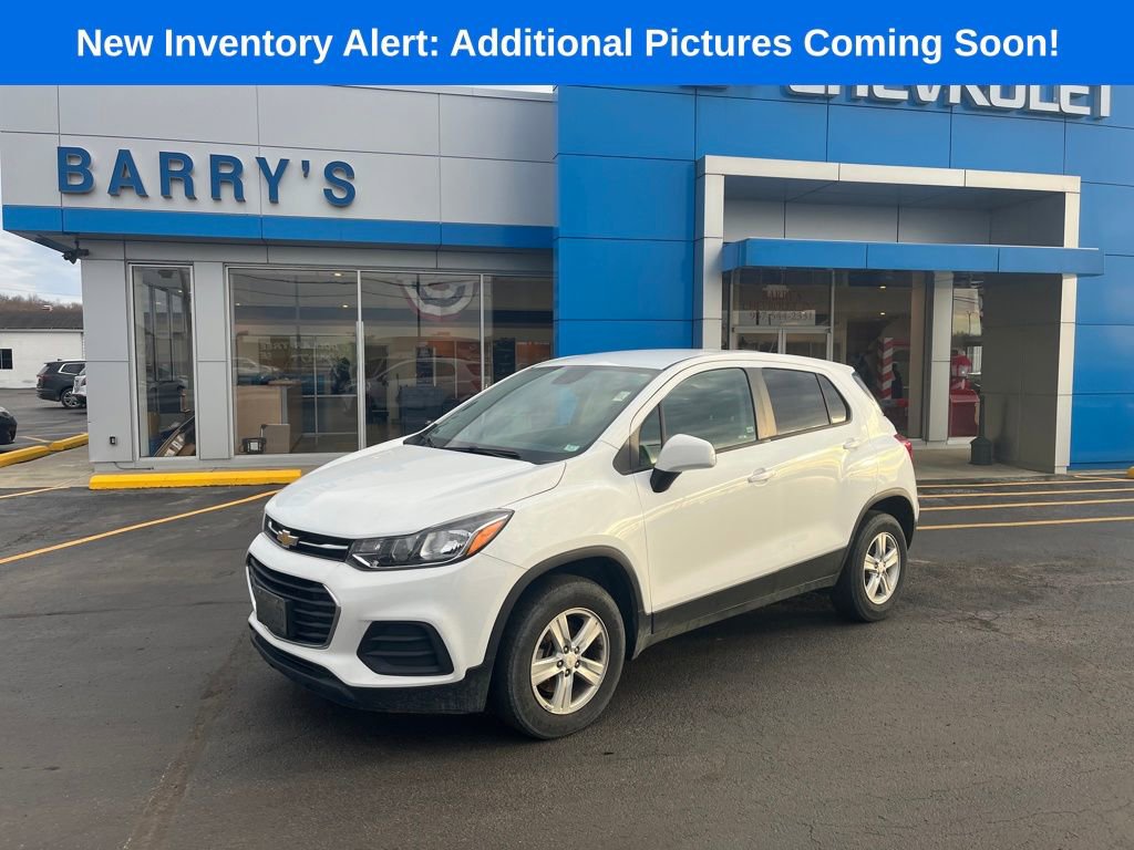 2022 Chevrolet Trax LS's photo