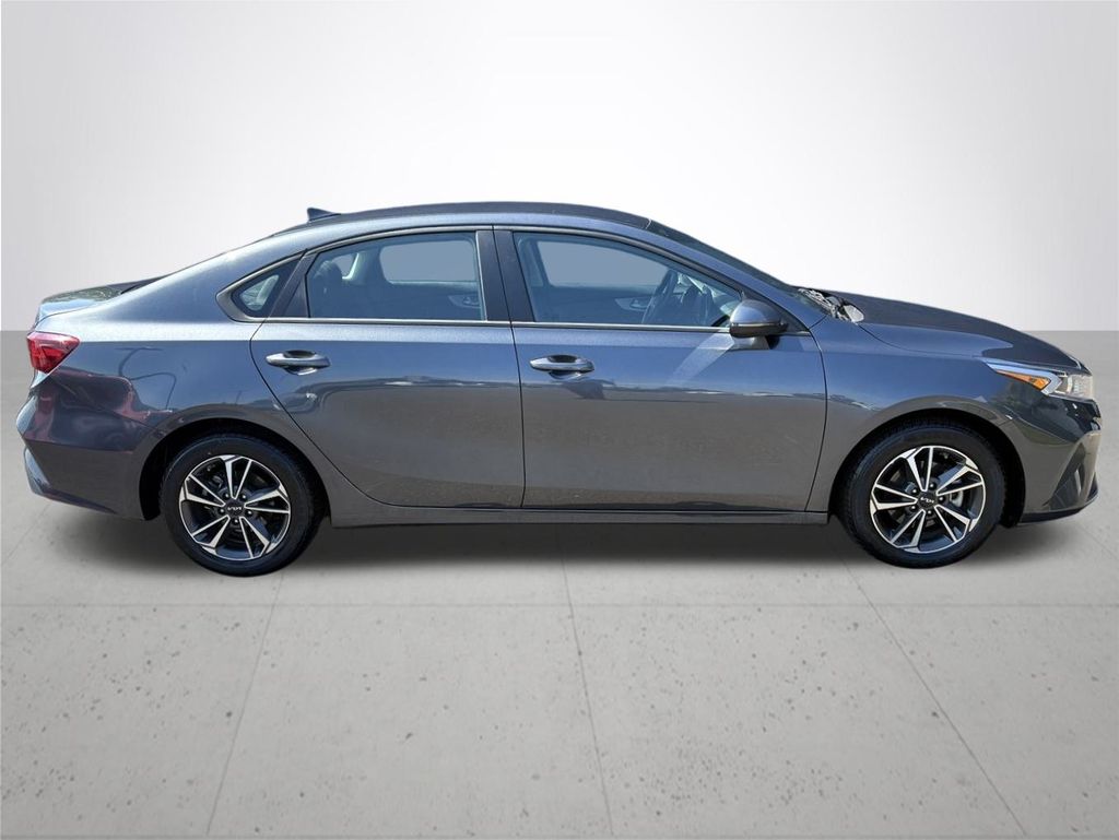 2023 Kia Forte LXS photo 4