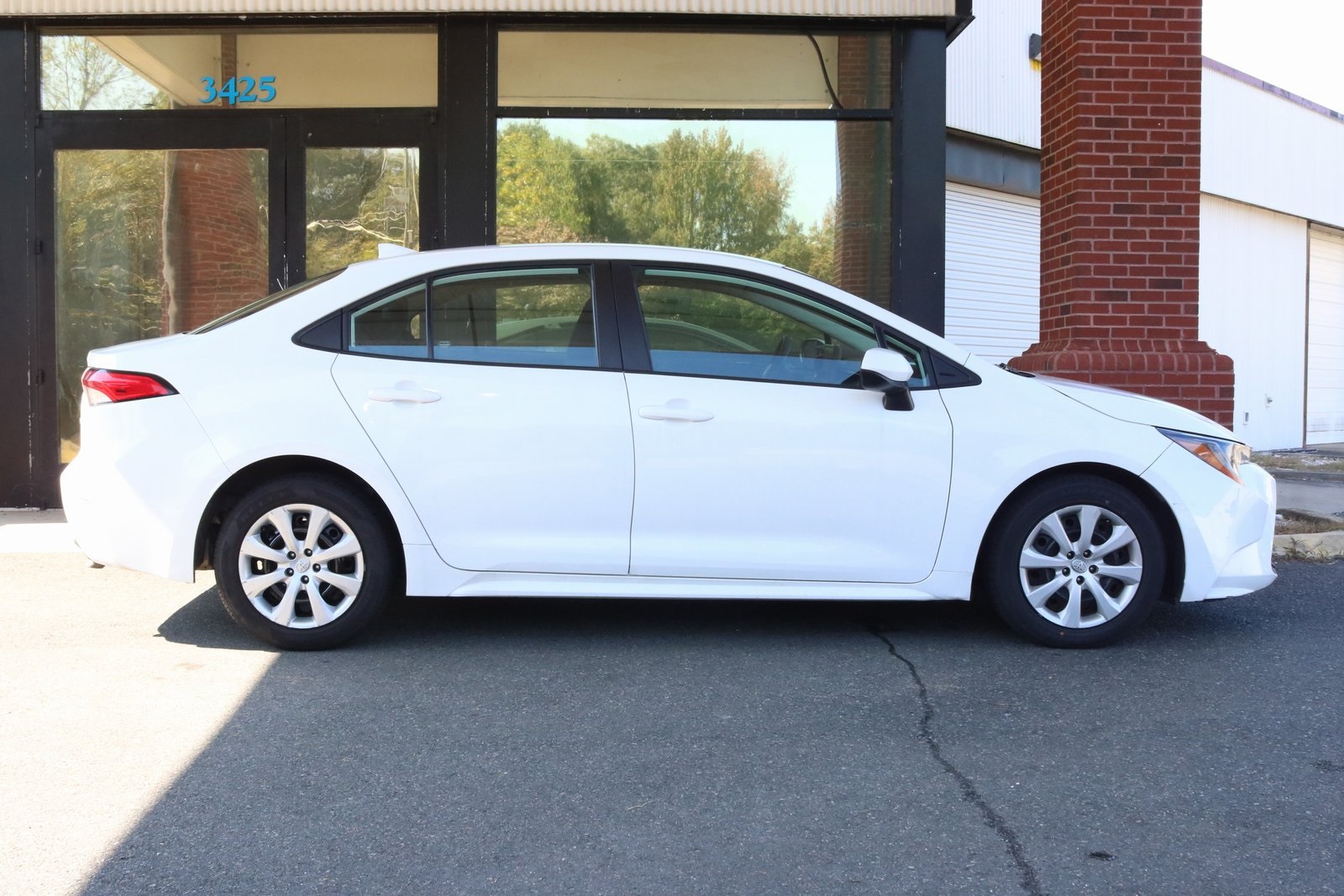 2023 Toyota Corolla LE photo 12
