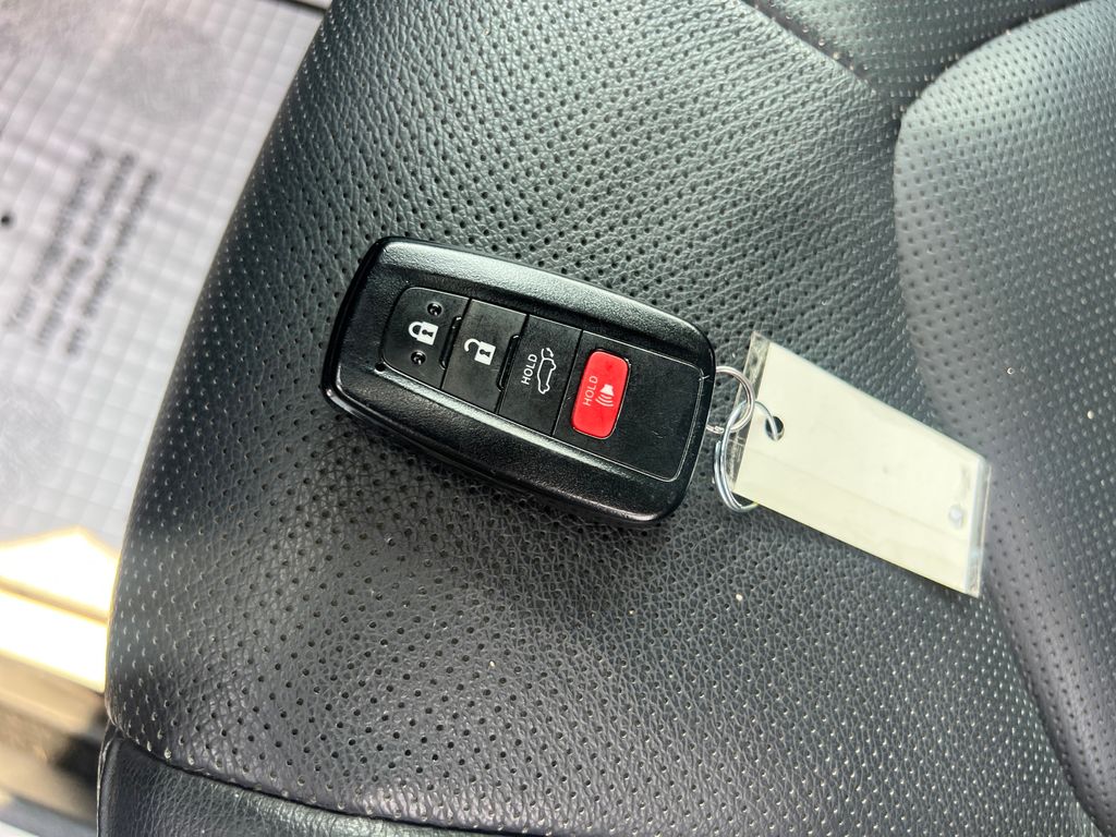 2022 Toyota Highlander Hybrid Limited photo 25