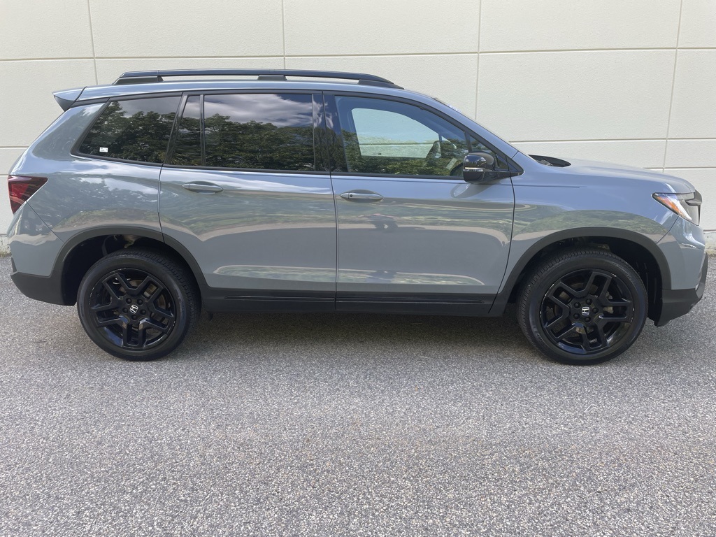 2025 Honda Passport Black Edition photo 3