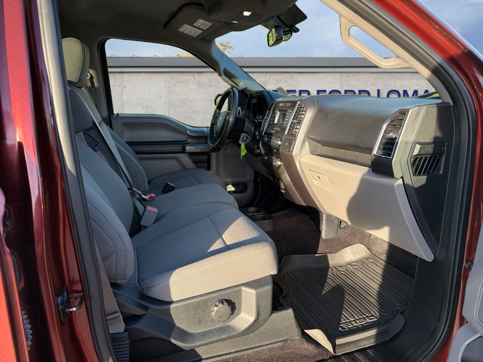 2016 Ford F-150 XLT photo 4