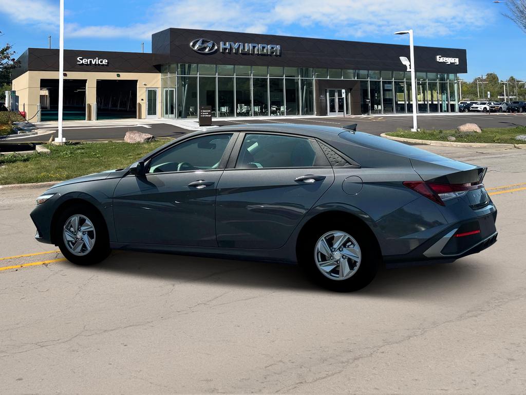 2025 Hyundai Elantra SE photo 3