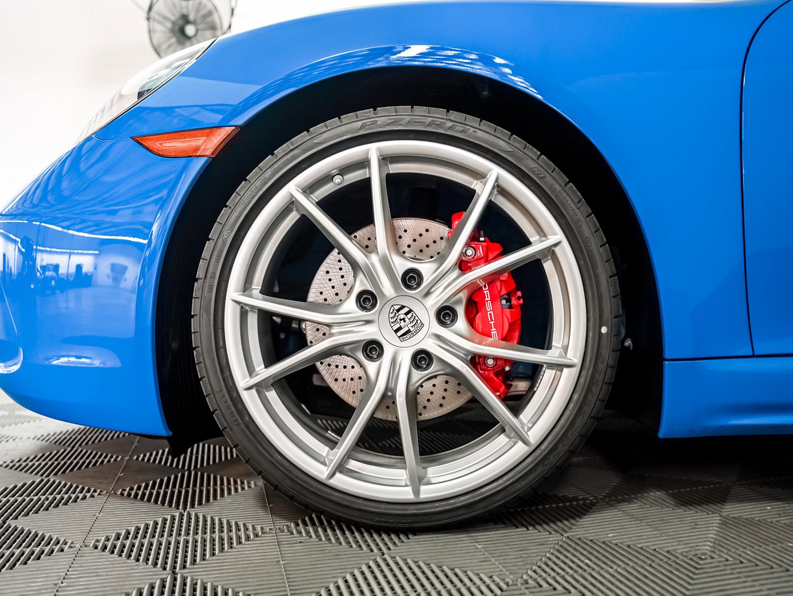 2025 Porsche Cayman S photo 11