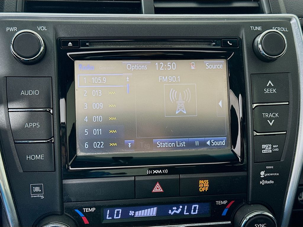 2017 Toyota Camry XLE photo 13