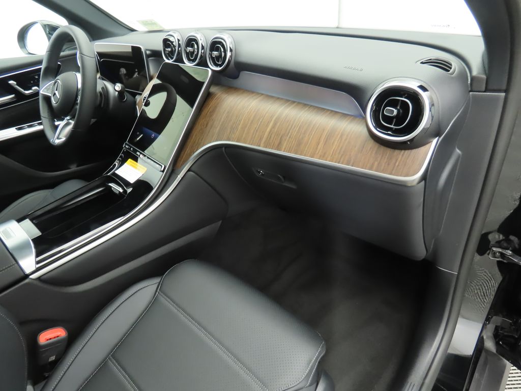 2025 Mercedes Benz GLC 300 photo 16