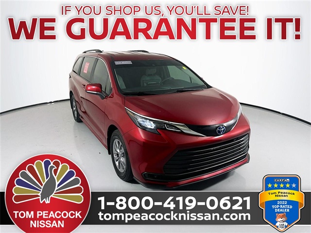 2025 Toyota Sienna LE's photo