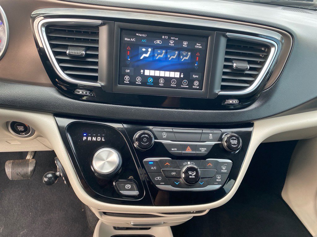2021 Chrysler Voyager LXi photo 11