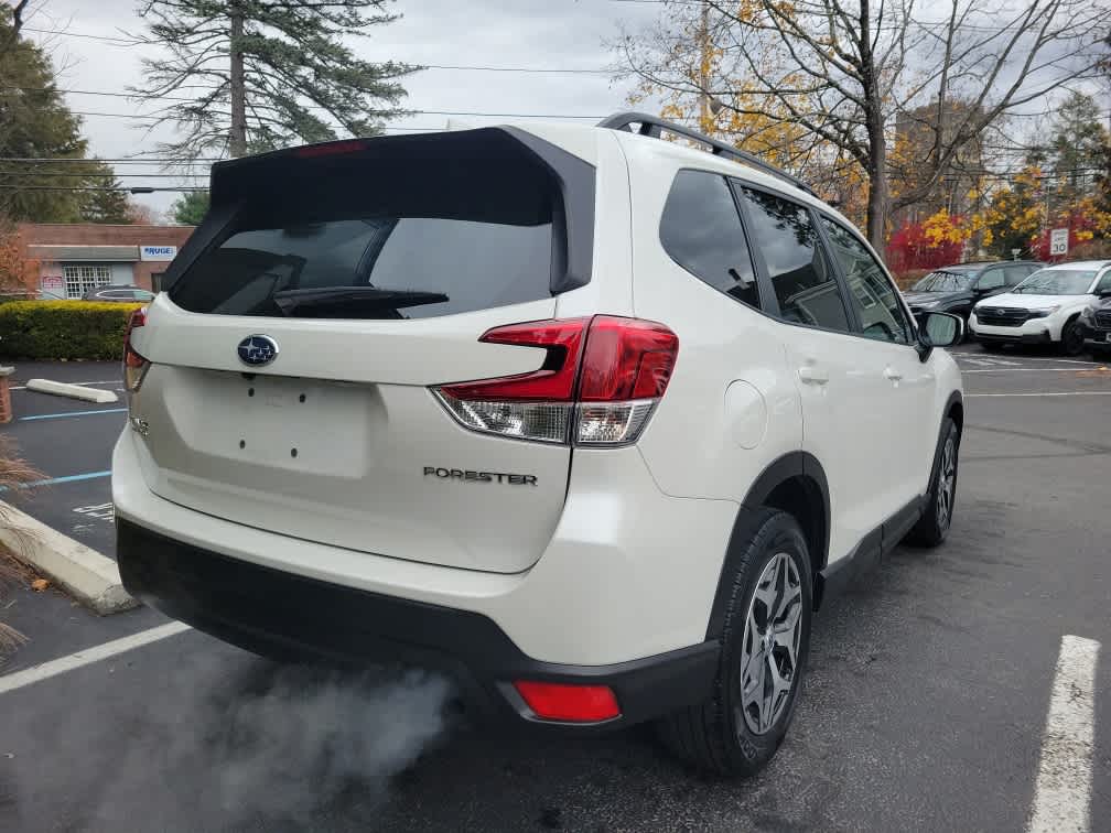 2023 Subaru Forester Premium photo 3