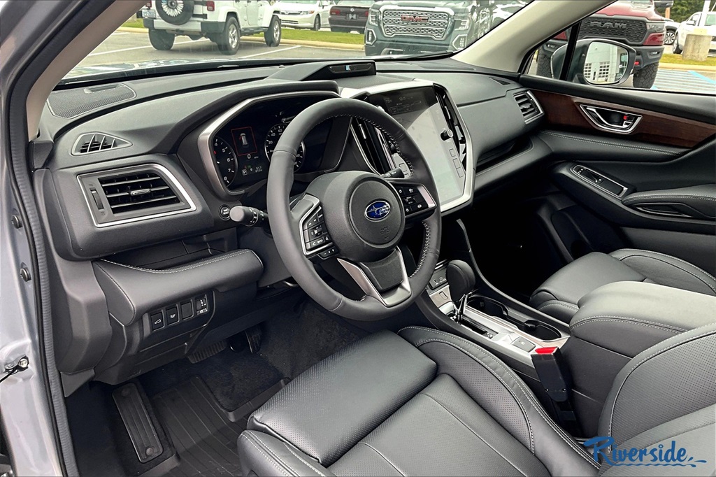 2025 Subaru Ascent Touring photo 4