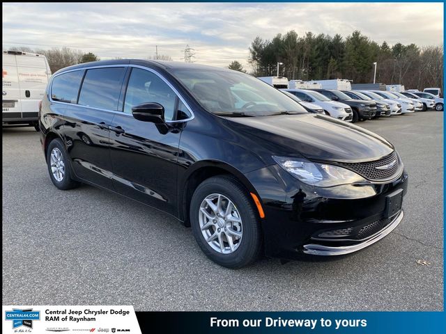 2026 Chrysler Voyager LX's photo