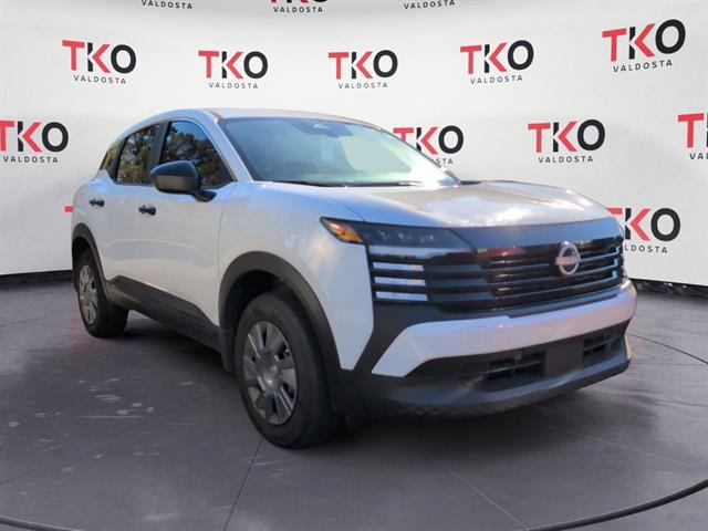 2025 Nissan Kicks S's photo