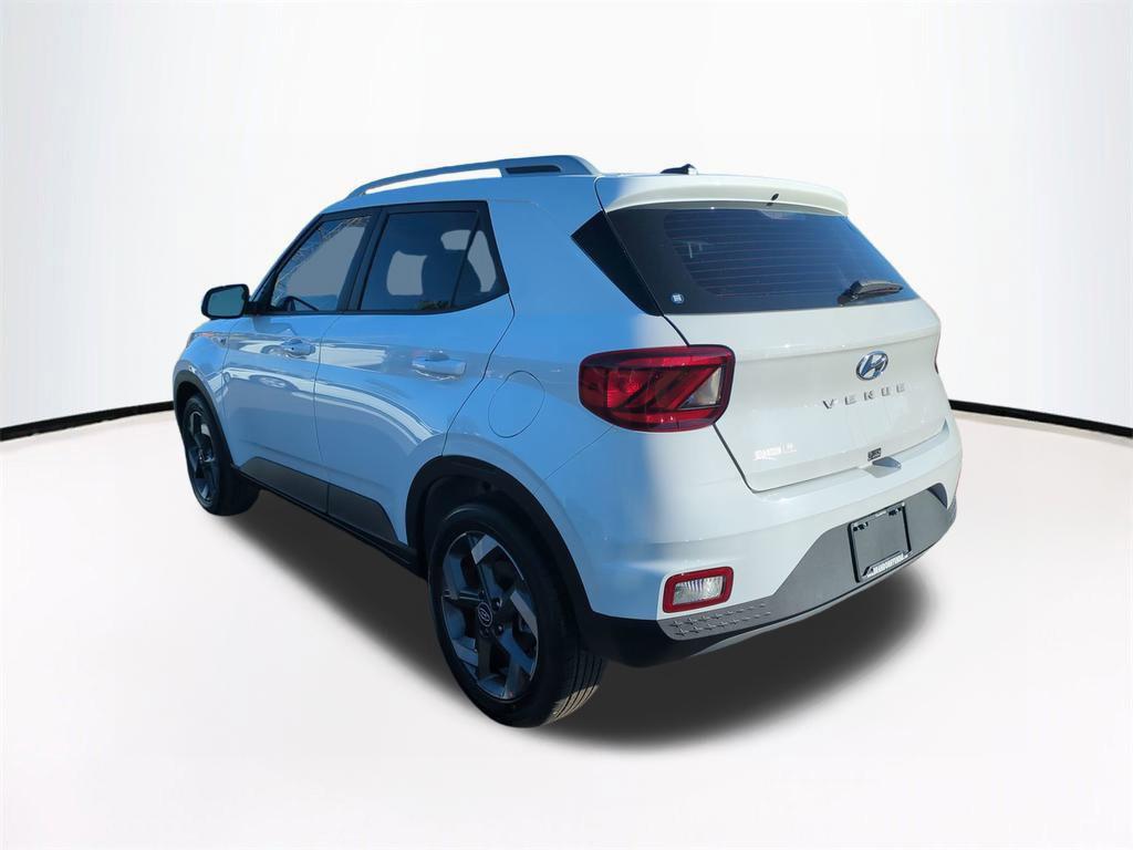 2026 Hyundai Venue SEL photo 4