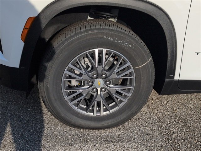 2025 Chevrolet Traverse photo 4