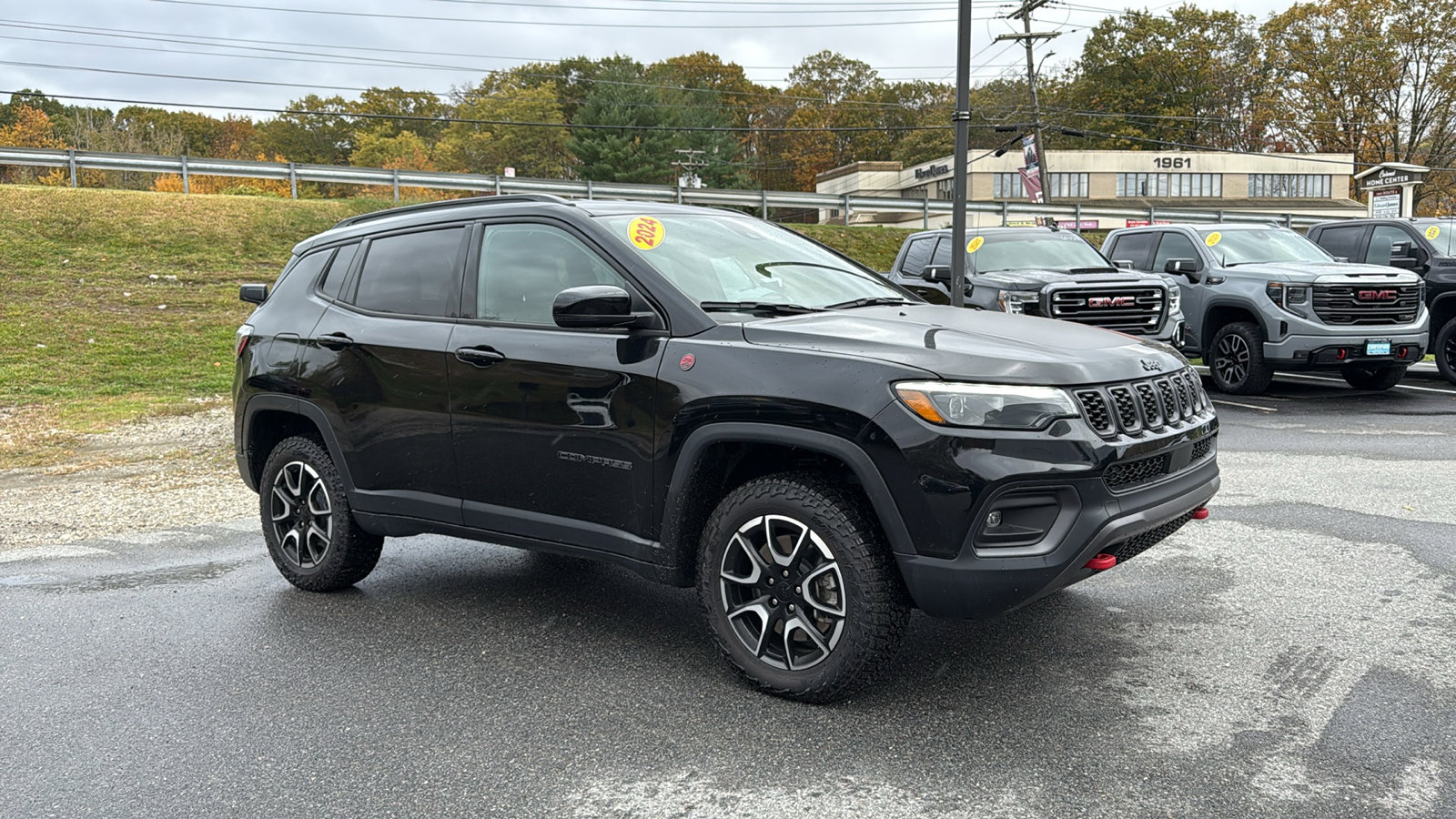 2024 Jeep Compass Trailhawk photo 2
