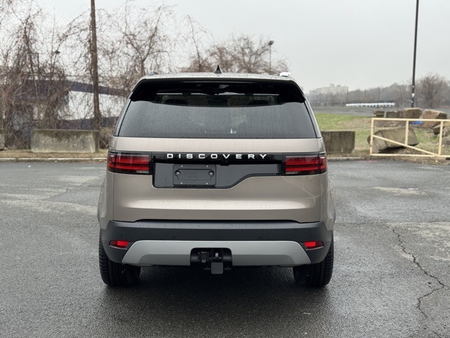 2025 Land Rover Discovery S photo 2