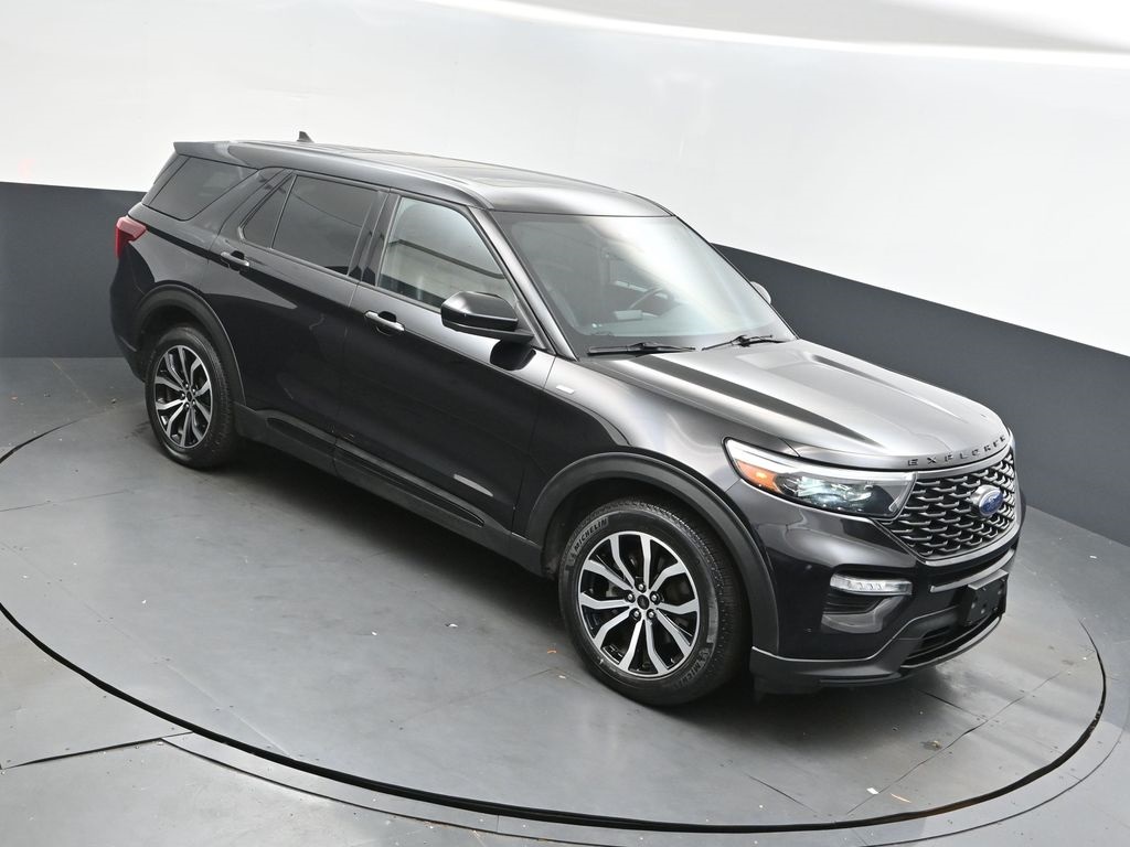 2022 Ford Explorer ST-LINE's photo