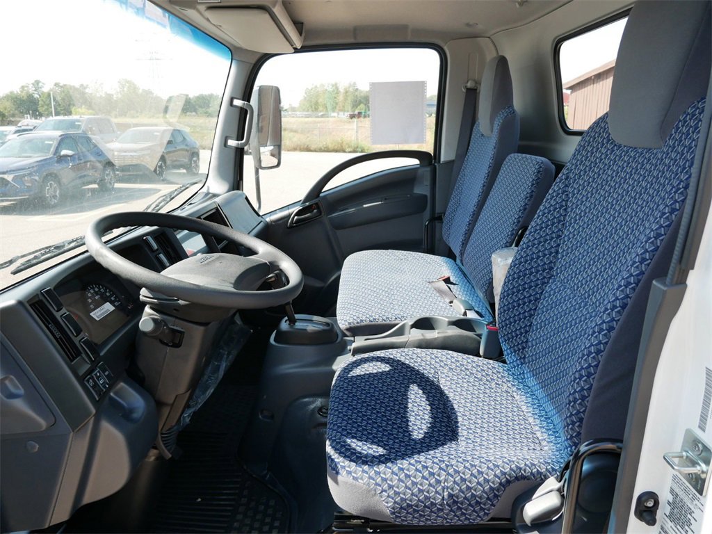 2025 Toyota RAV4 LE photo 5