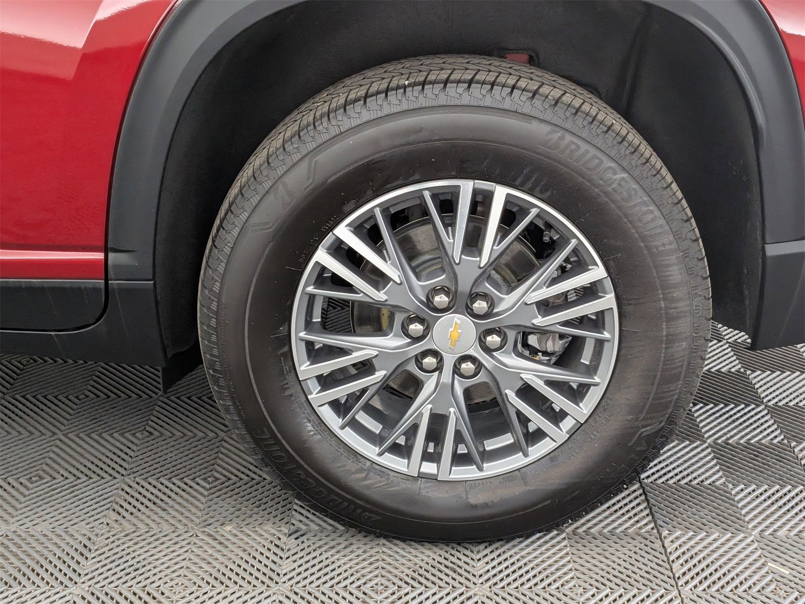 2025 Chevrolet Traverse photo 13