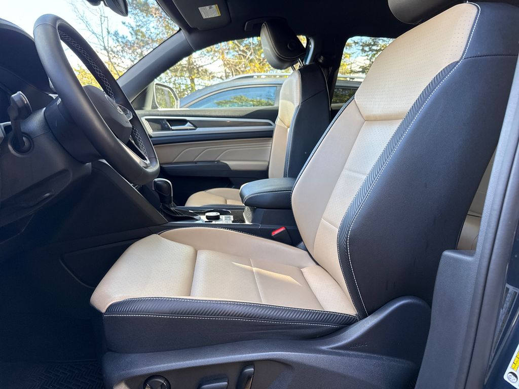 2022 Volkswagen Atlas Cross Sport SE Technology photo 3