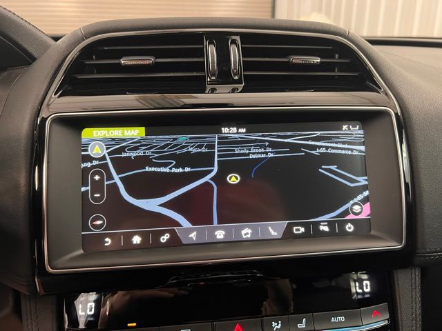 2020 Jaguar F-PACE Prestige photo 24