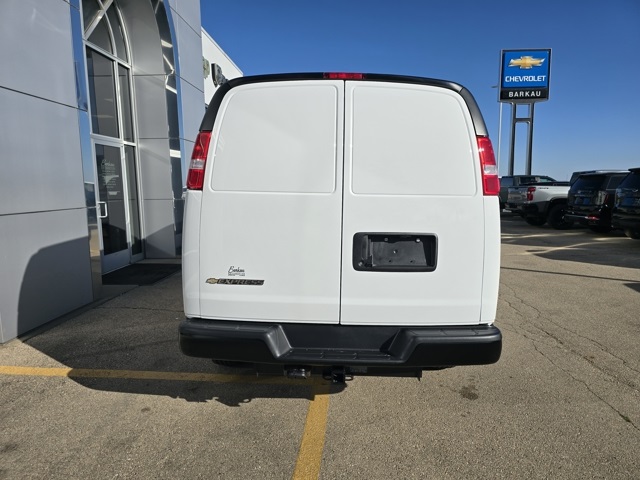 2025 Chevrolet Express 2500 Work Van photo 3