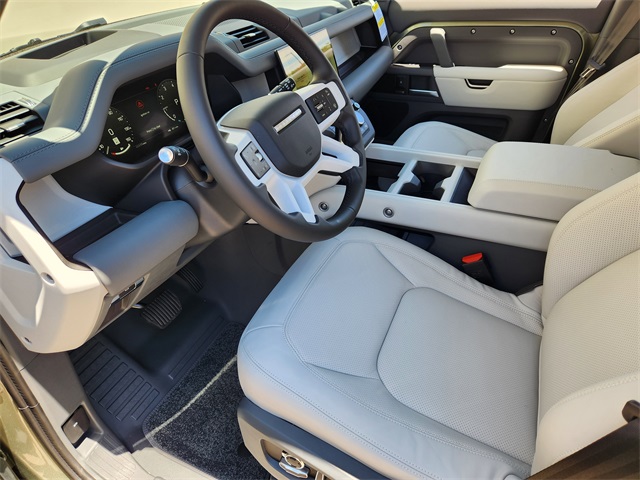 2025 Land Rover Defender 130 X-Dynamic SE photo 8