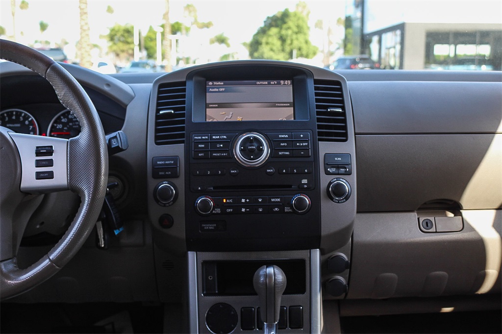 2012 Nissan Pathfinder SV photo 12