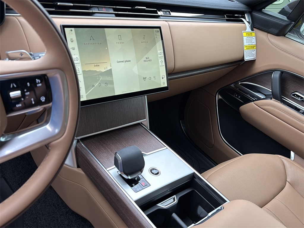 2025 Land Rover Range Rover SE photo 6