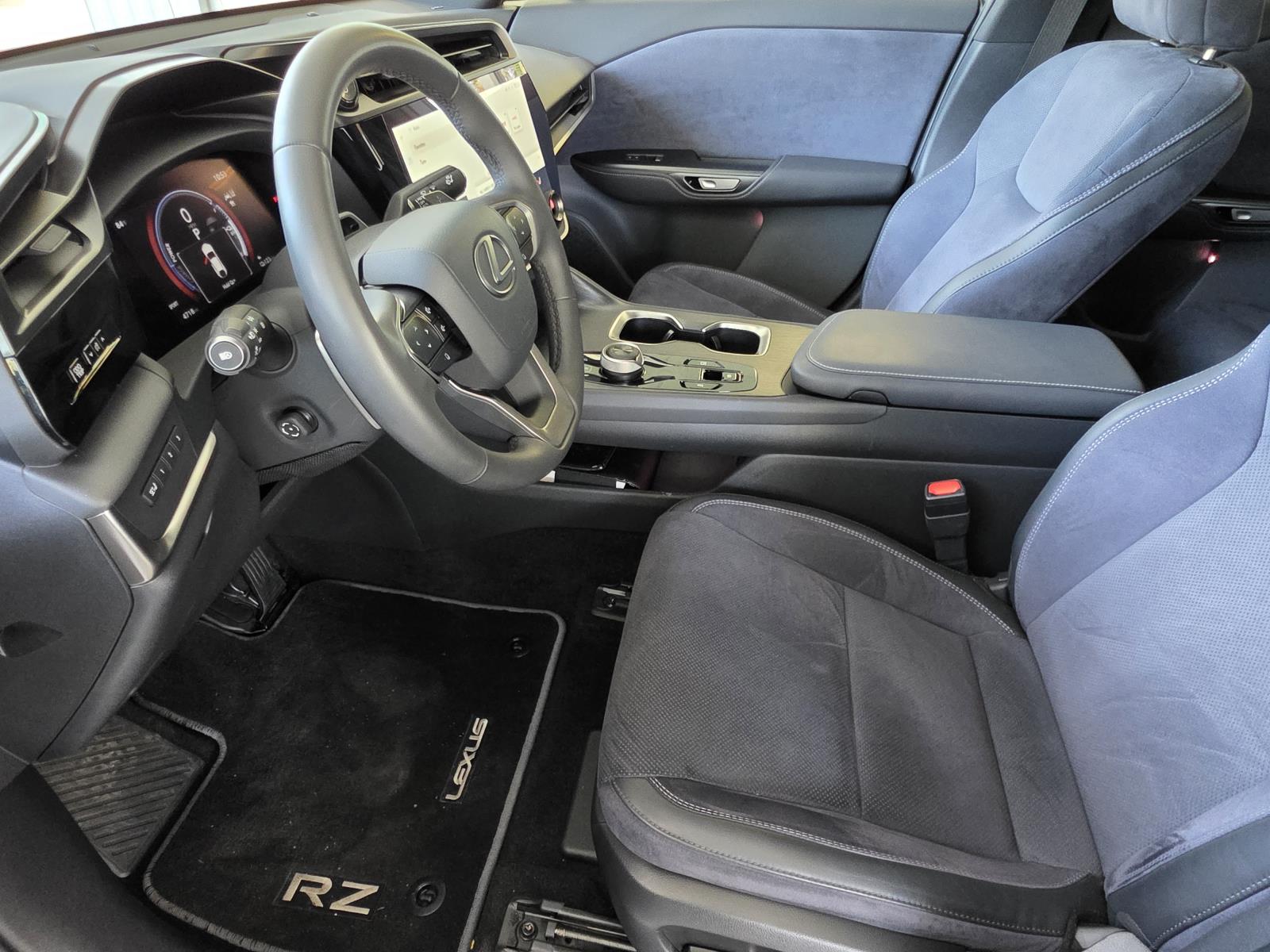 2023 Lexus RZ 450e Luxury photo 6