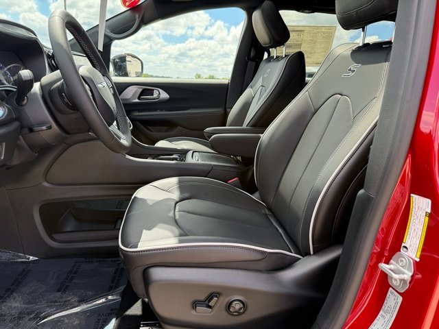 2026 Chrysler Pacifica Limited photo 20