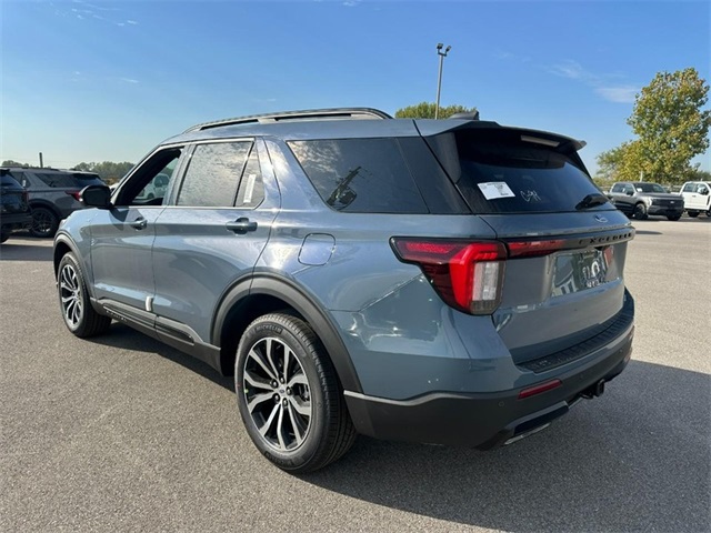 2026 Ford Explorer ST-Line photo 2