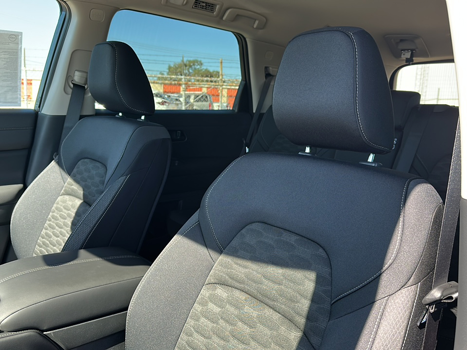 2025 Nissan Pathfinder SV photo 2