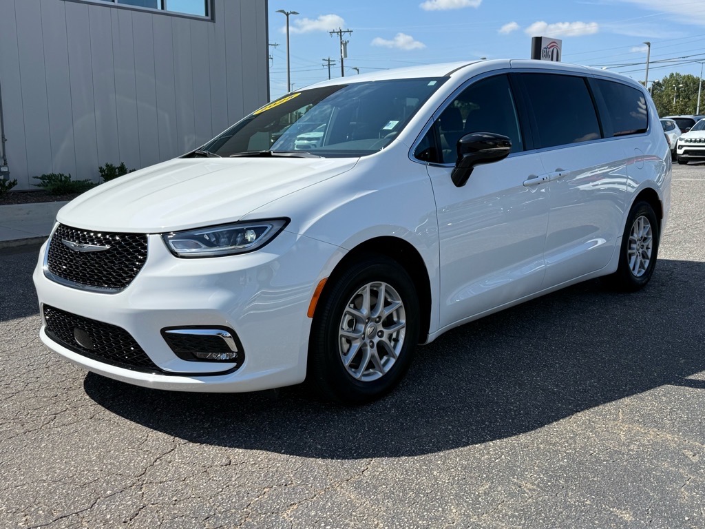 2025 Chrysler Pacifica photo 7