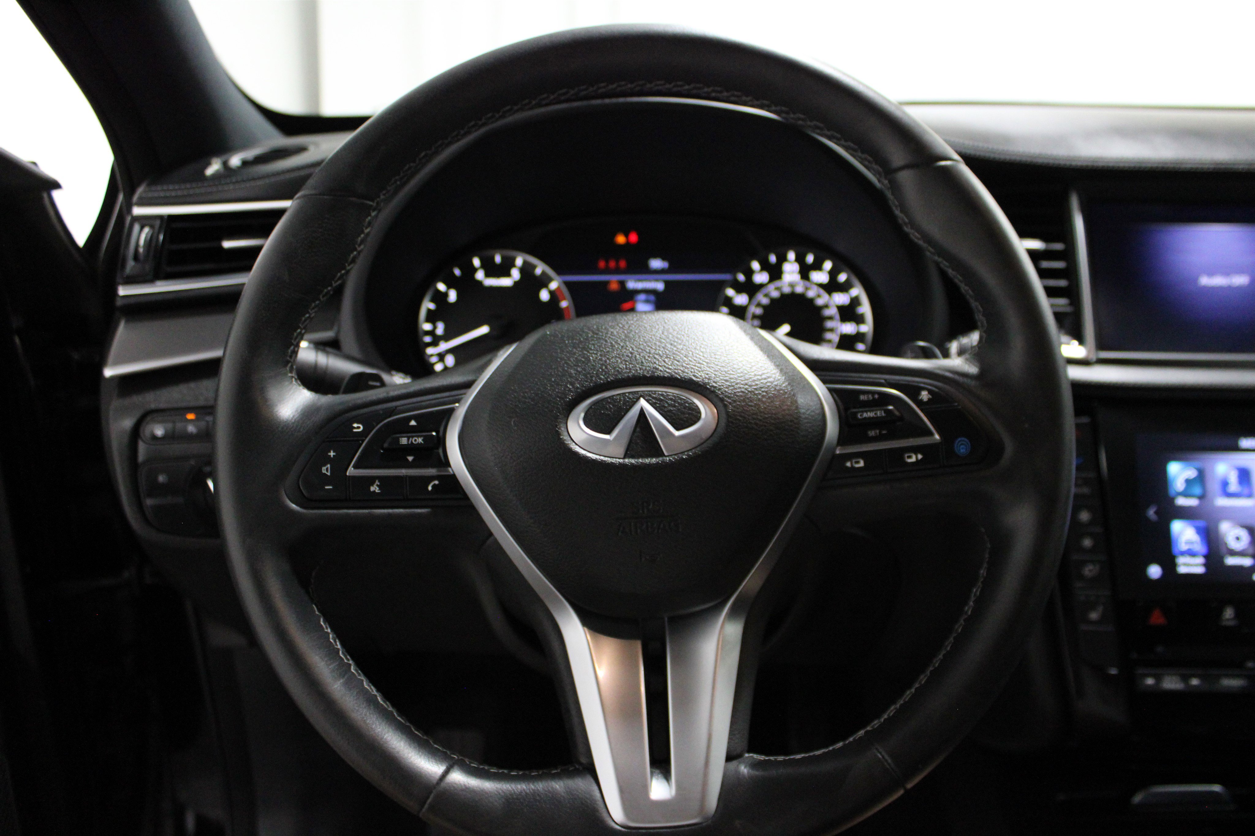 2022 Infiniti QX50 Luxe AWD photo 2