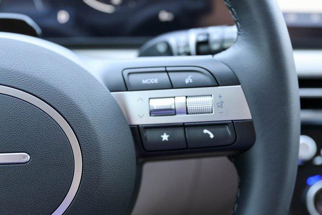 New 2025 White Hyundai SEL Convenience FWD image 22