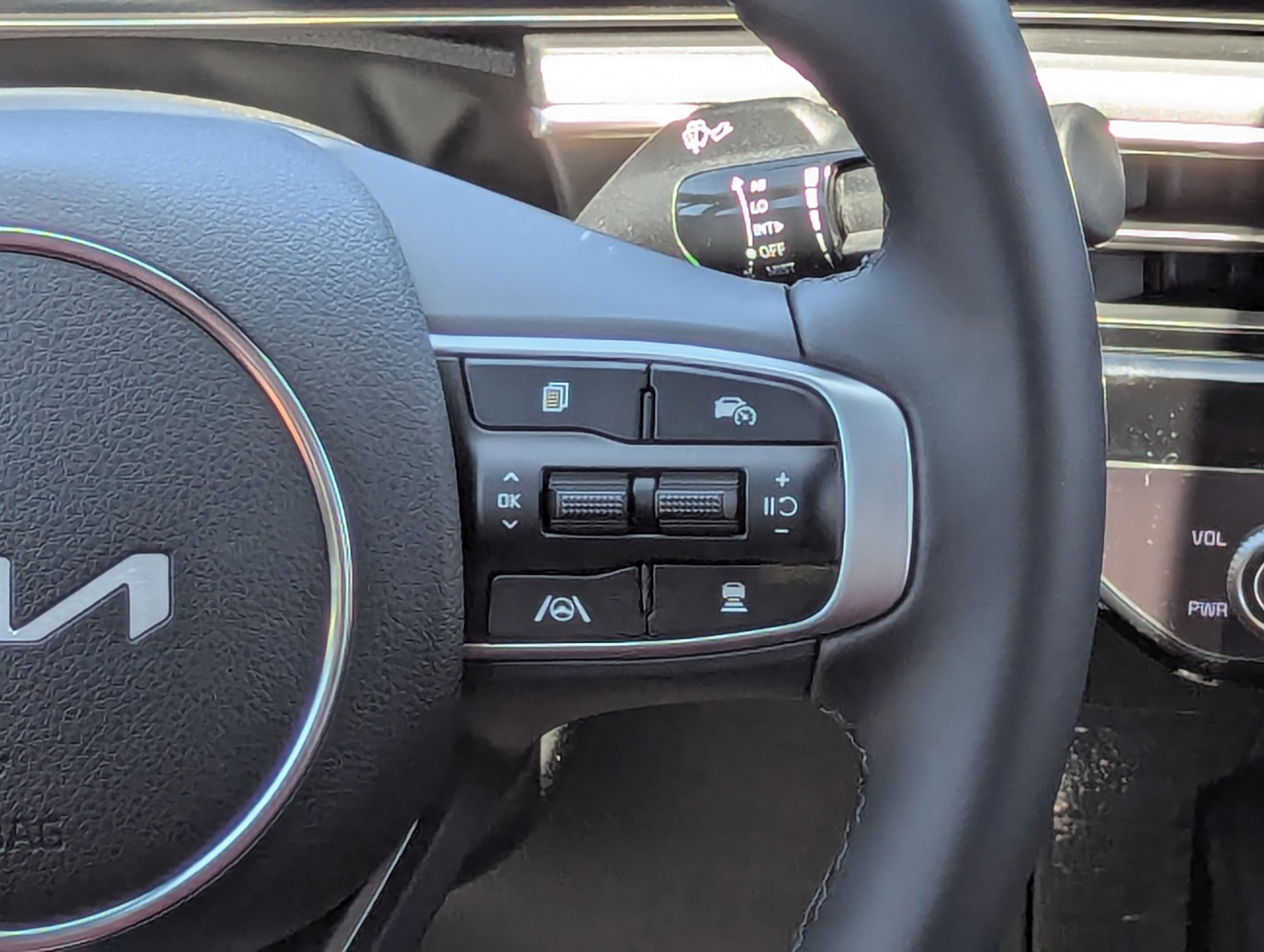 2025 Kia K5 GT-Line photo 3