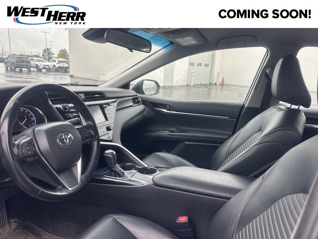 2019 Toyota Camry SE XLE photo 2