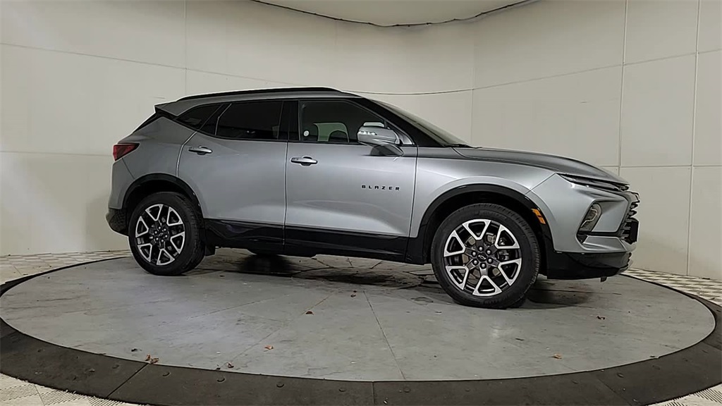 2025 CHEVROLET BLAZER - Image 9