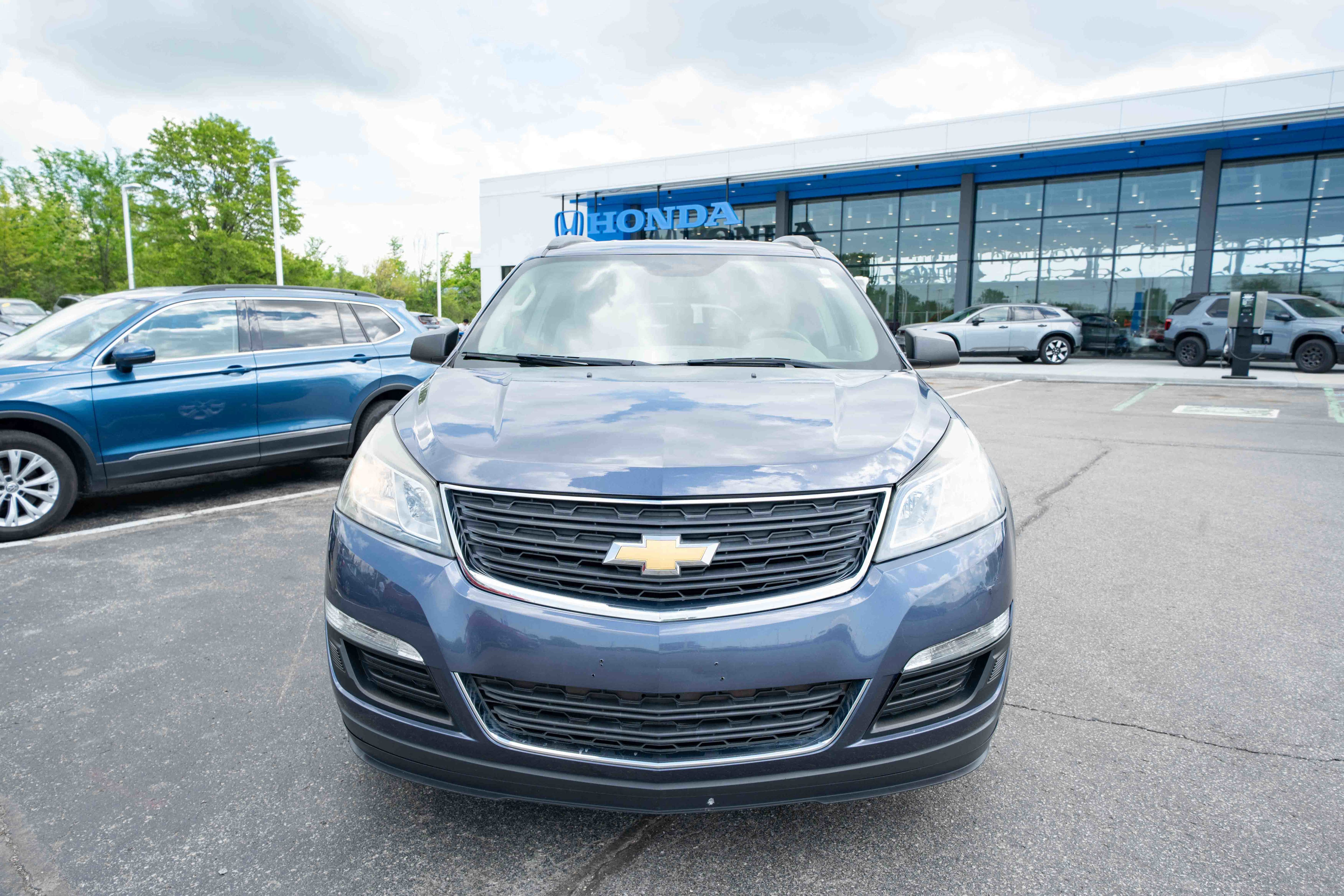 Used 2014 Chevrolet Traverse LS with VIN 1GNKRFED9EJ302148 for sale in Hobart, IN