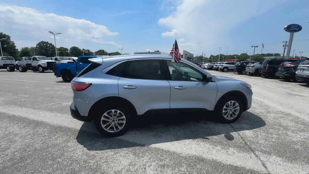2022 Ford Escape SE photo 9