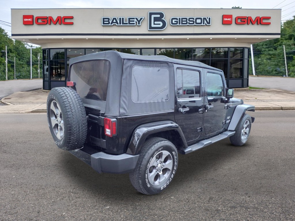 2017 Jeep Wrangler Unlimited Sahara photo 3