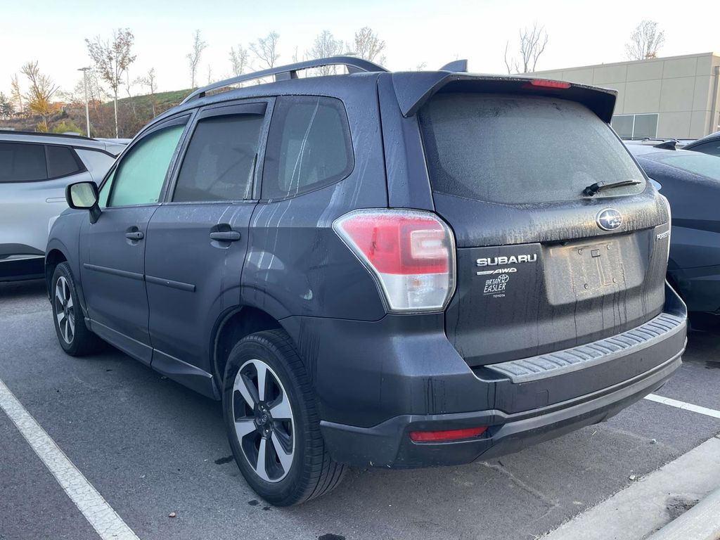 2018 Subaru Forester Premium photo 3