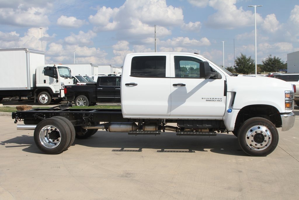2024 Chevrolet Silverado 6500HD Work Truck photo 3