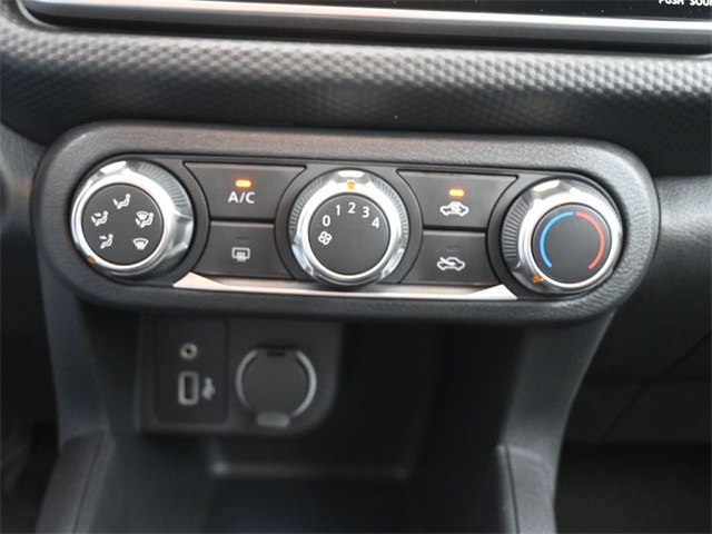 2025 Nissan Kicks Play S photo 4