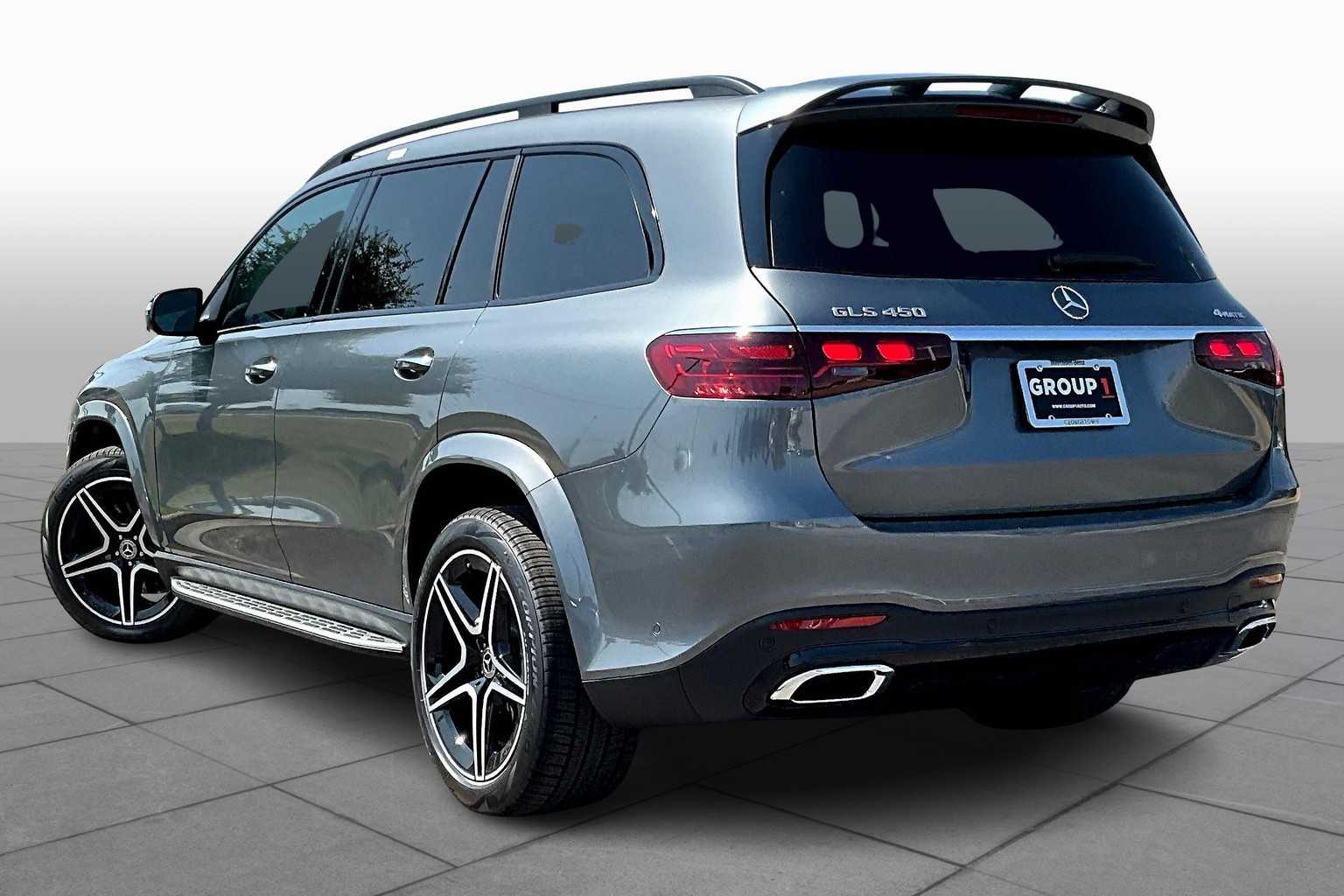 2026 Mercedes Benz GLS 450 4MATIC photo 3