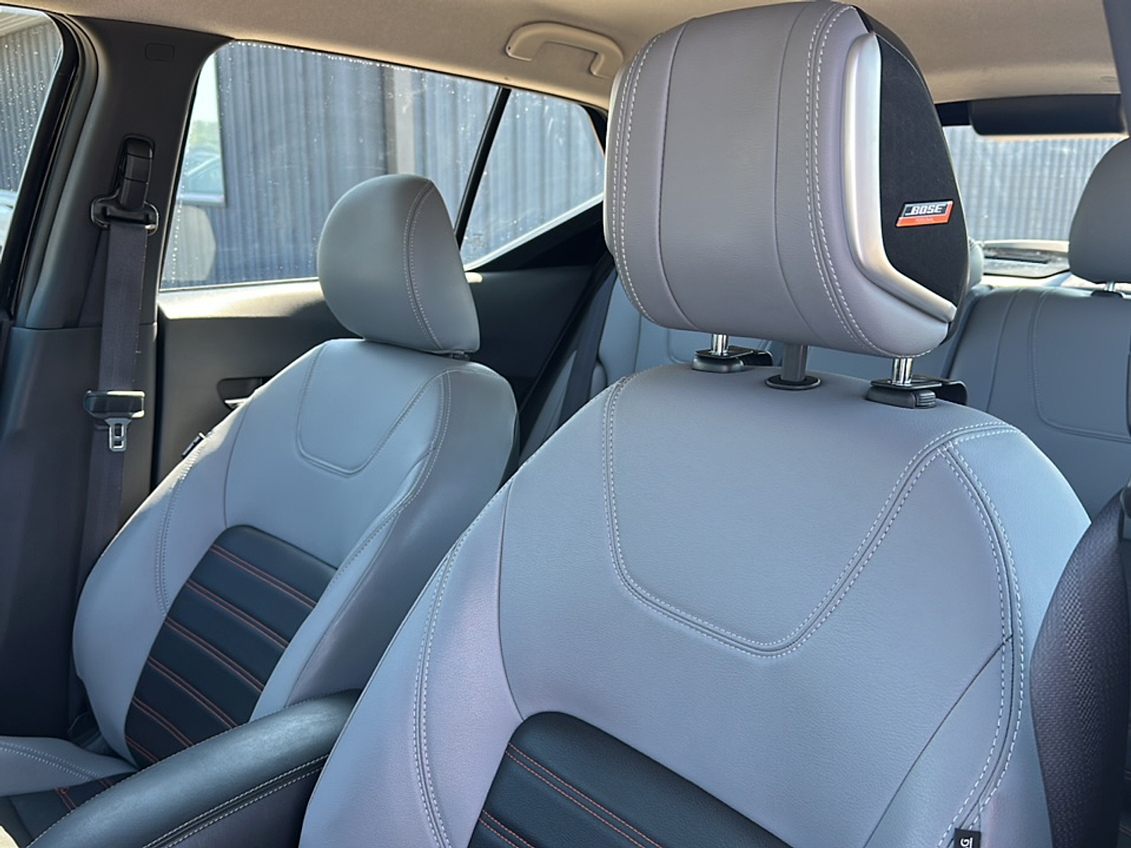 2024 Nissan Kicks SR photo 2