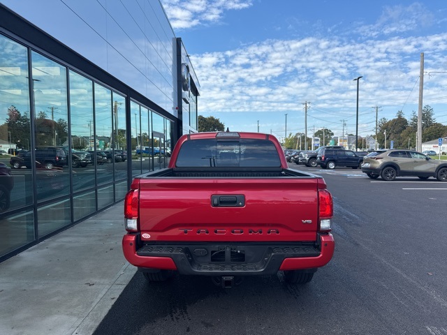 2017 Toyota Tacoma TRD Sport photo 3